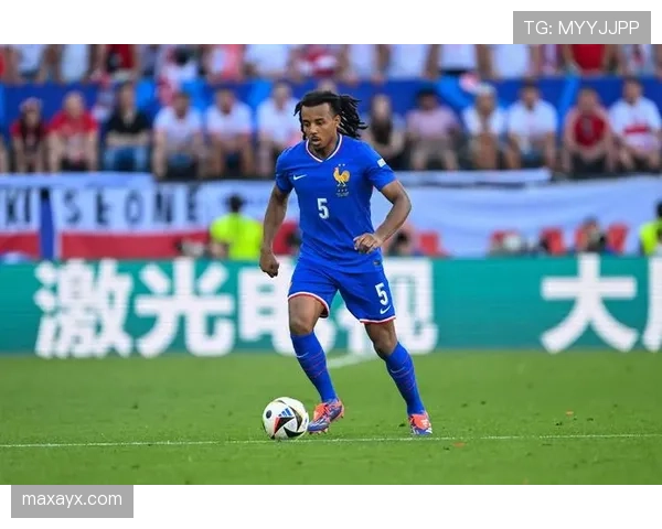 孔德崛起助巴萨防线稳固,团结精神提升球队竞争力 孔德崛起助巴萨防线稳固,团结精神提升球队竞争力